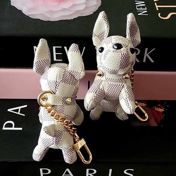 🆕️Luxury 🐕 White Doggie Damier azur Style Leather Novelty Keychain / Bag Charm - Picture 5 of 16